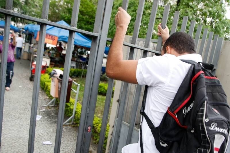 Pelo menos 3 pessoas chegaram à rua São Francisco Xavier, no RJ