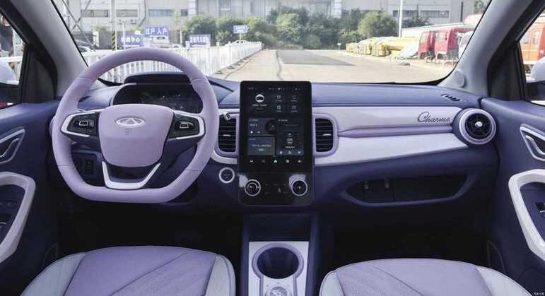 Modelo tem painel de LCD de 10,4 polegadas com comando de voz