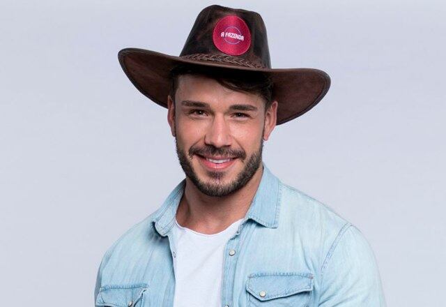 Lucas Viana - A Fazenda 11
E o prêmio de A Fazenda 11 ficou para Lucas Viana! O modelo foi para a final com Diego Grossi e Hari Almeida e obteve 59,17% dos votos, garantindo a vitória na competição!