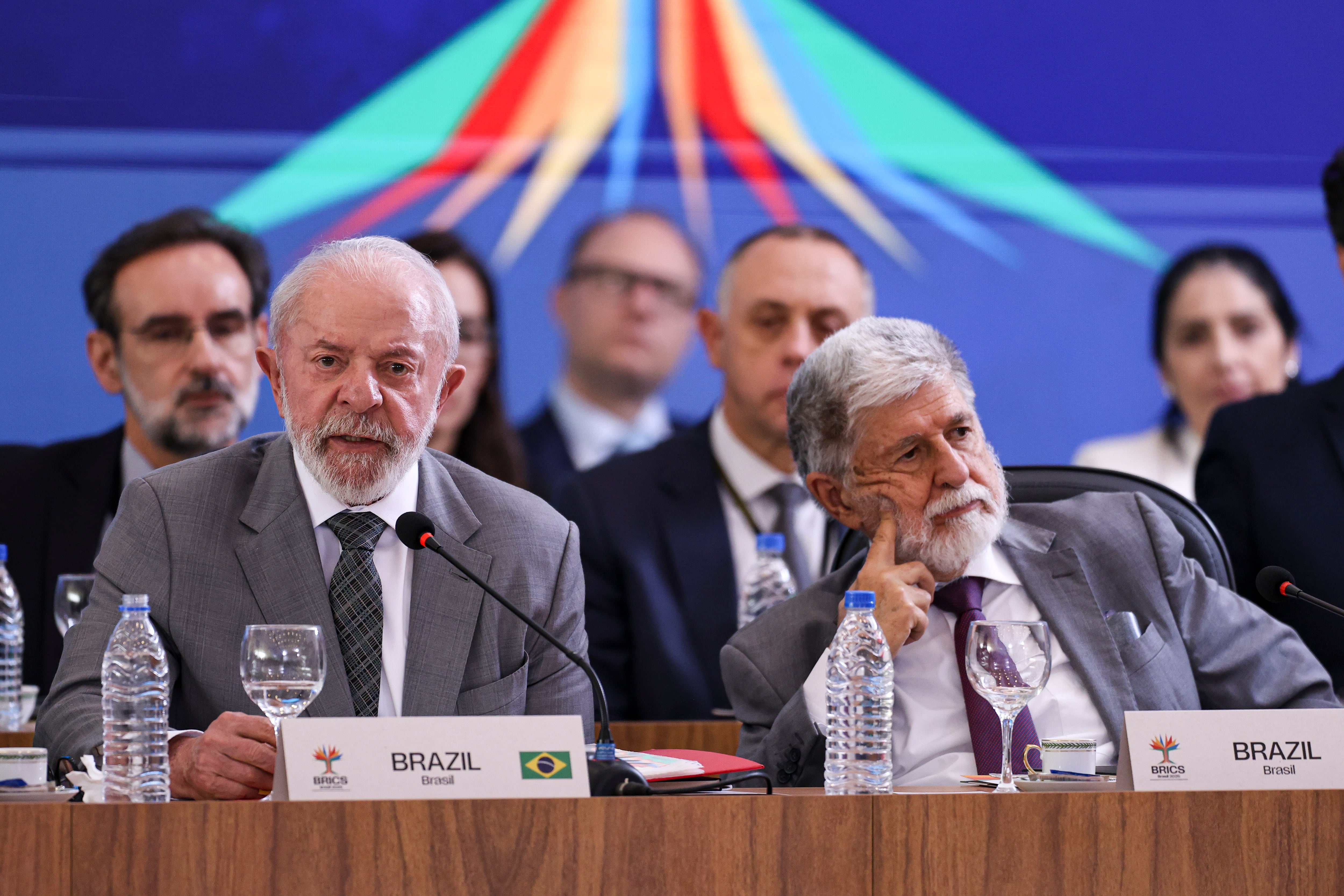Brasília (DF), 26/02/2025 - O presidente Luiz Inácio Lula da Silva e o assessor-chefe da Assessoria Especial do Presidente, Celso Amorim, participam da sessão especial de abertura da primeira reunião de sherpas da presidência brasileira do BRICS, no Palácio Itamaraty. Foto: Marcelo Camargo/Agência Brasil
