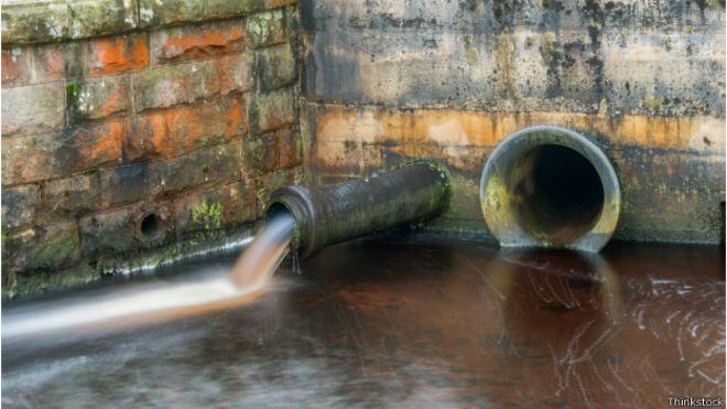 No Brasil, 57,6% da população que vive na área urbana têm acesso a rede de coleta de esgoto