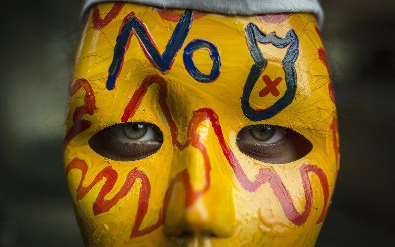 Estudantes participam de
manifestação pela paz em Bombaim, na Índia, em homenagem ao 69º aniversário do
ataque nuclear às cidades japonesas de Hiroshima e Nagasaki