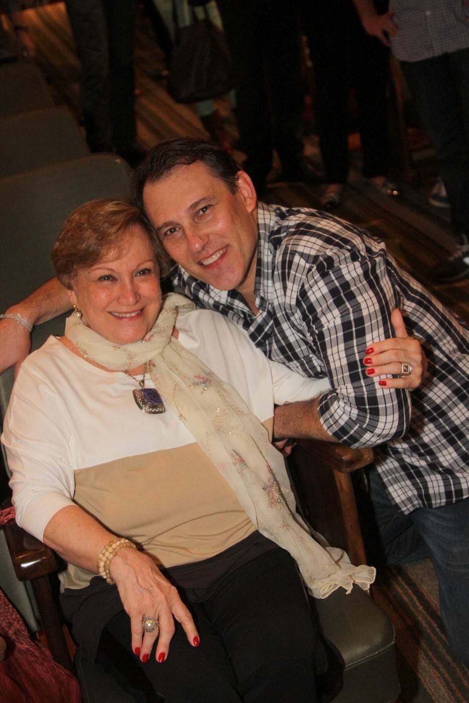 

Em família


Paulo Goulart Filho estreou
a peça 13, no teatro Itália, em São Paulo, na noite de quarta-feira (7). Nos
bastidores, ele recebeu o carinho da mãe, Nicette Bruno

