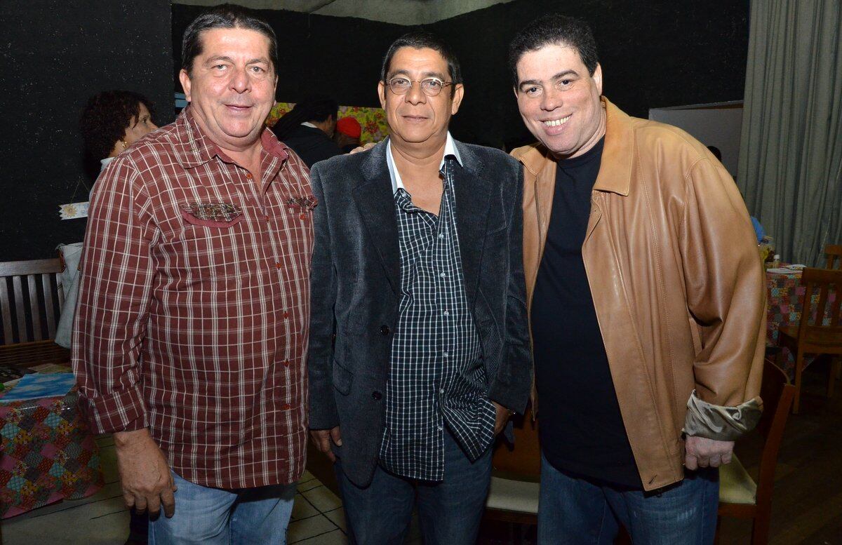 Stepan Nercessian ao lado dos amigos