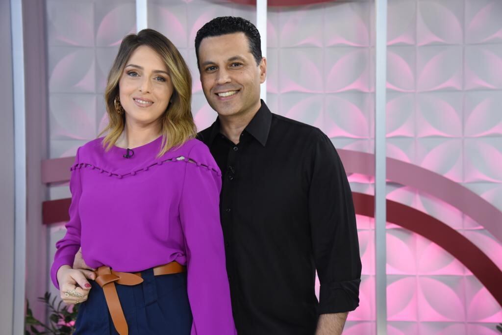 Cristiane e Renato comandam, ao vivo, o The Love School - Escola do Amor deste sábado (20)