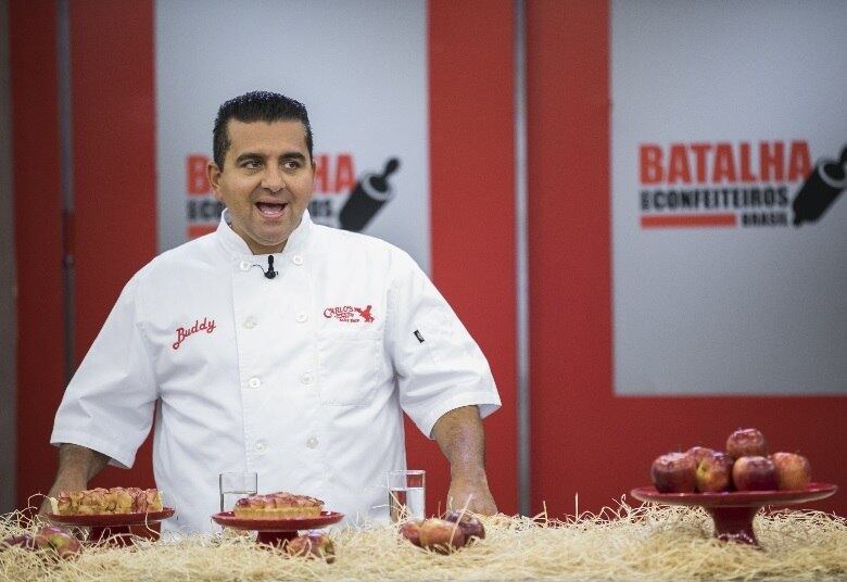 Ao lado de Buddy,
ambas vão fazer comentários sobre os bolos com o tema cinema que os
concorrentes, divididos em duas equipes, terão de criar