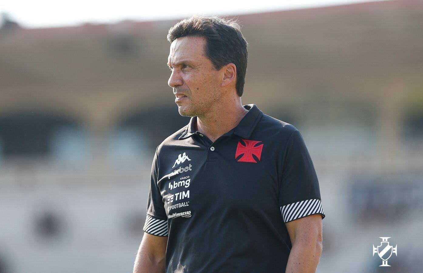 Zé Ricardo, técnico do Vasco, enfrenta pressão no início do Brasileirão Série B
