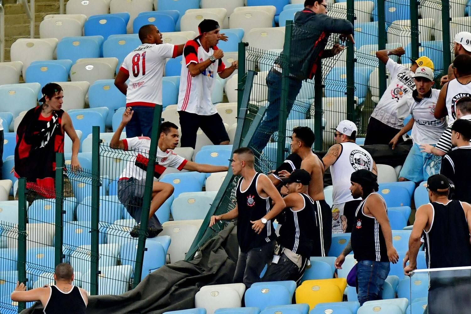 Torcedores do Corinthians se envolveram em confusão no Maracanã
