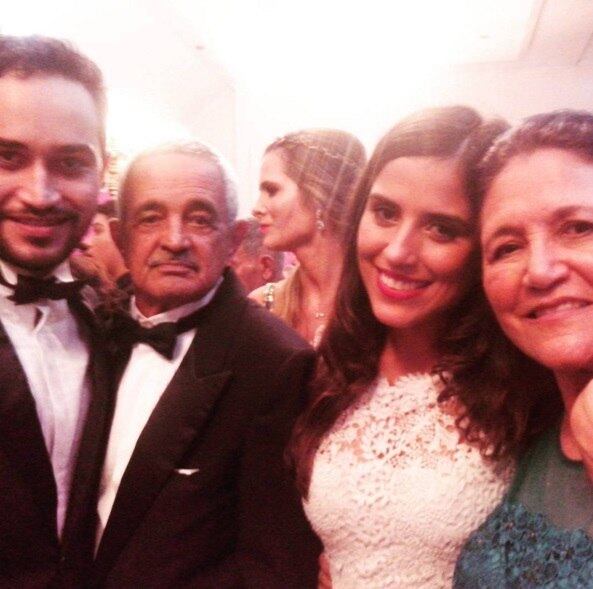Wesley, filho de Luciano, Seu Francisco e Dona Helena, pais dos sertanejos, e Flávia Camargo, mulher de Luciano, também estiveram na festa
