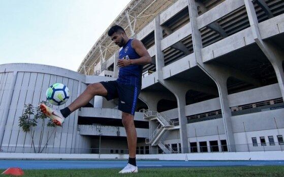 Imagens de Aguirre pelo Botafogo