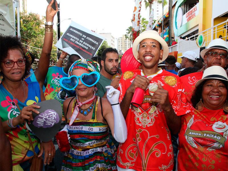 O
tradicional desfile tem início no fim de linha do bairro do Garcia e segue até
o Campo Grande, no centro da capital baiana