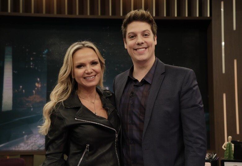 No bate-papo com o anfitrião, que faz parte das comemorações dos 65 anos da Record TV, a famosa revela como encarou a transição de apresentadora infantil para alguém que comanda uma atração para toda a família

• VÍDEO: Eliana participa do Programa do Porchat nesta segunda-feira (24)
