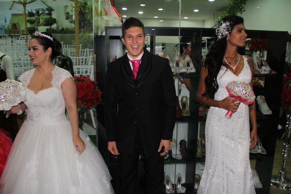 O Mister Brasil Internacional Gabriel Mandergan apresentou um dos modelos para noivos 