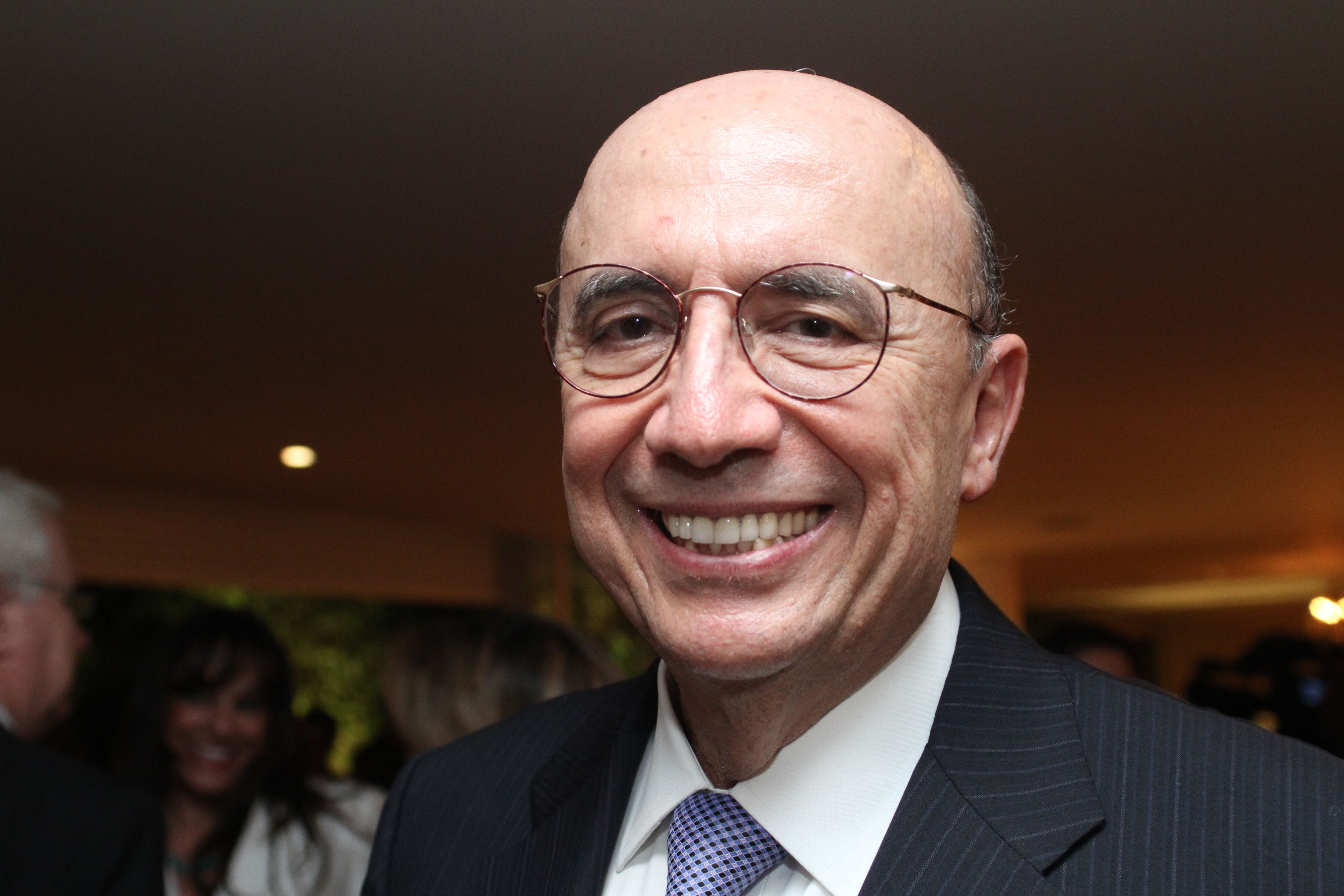 Henrique Meirelles, ministro da Fazenda

Henrique Meirelles, 70 anos, presidiu o Banco Central (BC) de 2003 a 2011, durante os dois mandatos de Luiz Inácio Lula da Silva na Presidência da República. Ao assumir o BC em 2003, Meirelles, que já tinha feito carreira em instituições financeiras internacionais, conseguiu atrair credibilidade para o governo junto ao mercado financeiro. Natural de Anápolis (GO), foi eleito deputado federal pelo PSDB de Goiás em 2002. Com 183 mil votos, foi o deputado mais votado no Estado, mas não chegou a assumir o mandato porque aceitou a Presidência do BC. Na época, Meirelles deixou o PSDB, partido de oposição ao governo Lula. Em 2011, filiou-se ao Partido Social Democrático (PSD). Atualmente, preside o Conselho de Administração da J&F, dona do Banco Original, JBS, Vigor. Também membro do Conselho de Administração da Azul Linhas Aéreas