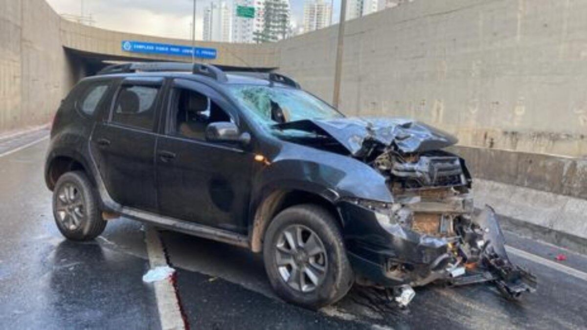 CDATA[ Um motociclista morreu após invadir a contramão e bater contra um carro, nesta sexta-feira (17), no Bairro Santa Rosa, em...
Ric|Do R7
![CDATA[
![