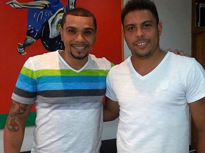 Somente a 9ine deve faturar R$ 50 milhões até 2014, segundo um porta-voz do WPP, grupo de comunicação que possui 45% das ações da empresa (Ronaldo detém outros 45%). A recente contratação do cantor Naldo mostra que a empresa está com fôlego nos investimentos
