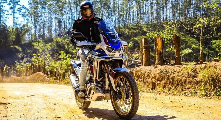 África Twin CRF 1100 ficou mais leve e mais tecnológica, além de receber novo motor de 99,3 cv e câmbio exclusivo Dual Clutch Transmission – DCT