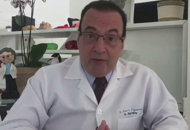 Dr. Bactéria explica que o maior cuidado deve ser com as embalagens, mas também com o álcool em gel aplicado, pois se for aplicado no alimento através da embalagem pode causar intoxicação. "Uma solução que substitui o álcool em gel para passar nas embalagens, são duas colheres de sopa de água sanitária por litro de água. Com isso, você pode pulverizar a caixa não só em cima, mas nas laterais e embaixo, além do local em que você colocou o alimento, como a mesa".