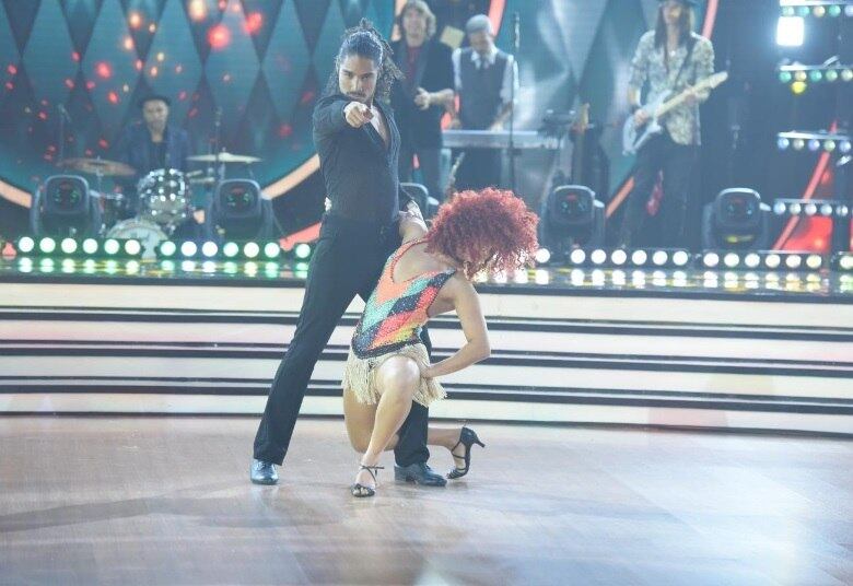 Diogo estreou no palco do programa com uma alegria contagiante. Dançando salsa, ele conquistou a plateia e os jurados. "Quando você está sozinho, você tem um ritmo muito interessante no seu corpo, um ritmo interessante só seu", observou Fernanda Chamma