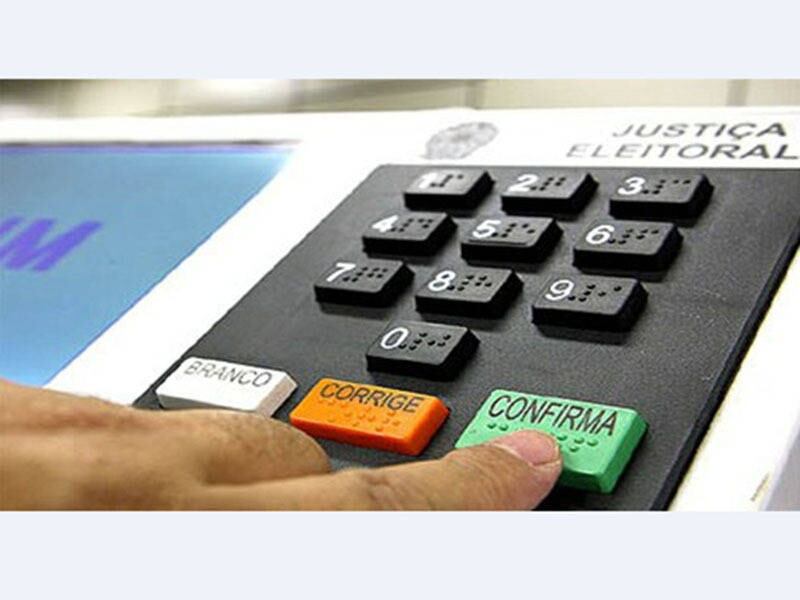 Eleitores de quatro cidades paulistas encaram urna eletrônica hoje