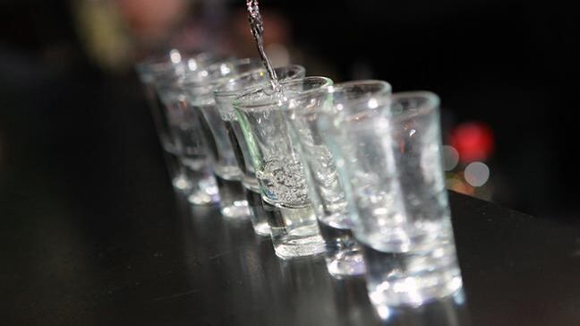 Foi encontrado pela polícia bebendo muito. "Estava caindo pelas tabelas. Parece que ele bebeu dezenas de doses. de vodca. Masi algumas doses e ele entraria em coma alcoólica", contou um dos policiais. Kamil está de volta à família, onde recebeu recomendações para não sair tão cedo, muito menos para um bar.

Outro homem também "acordou" da morte, só que no próprio funeral. O desfecho dessa história não foi feliz