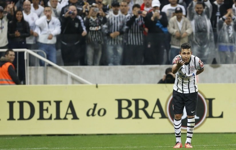 Petros agradeceu apoio da torcida do Corinthians