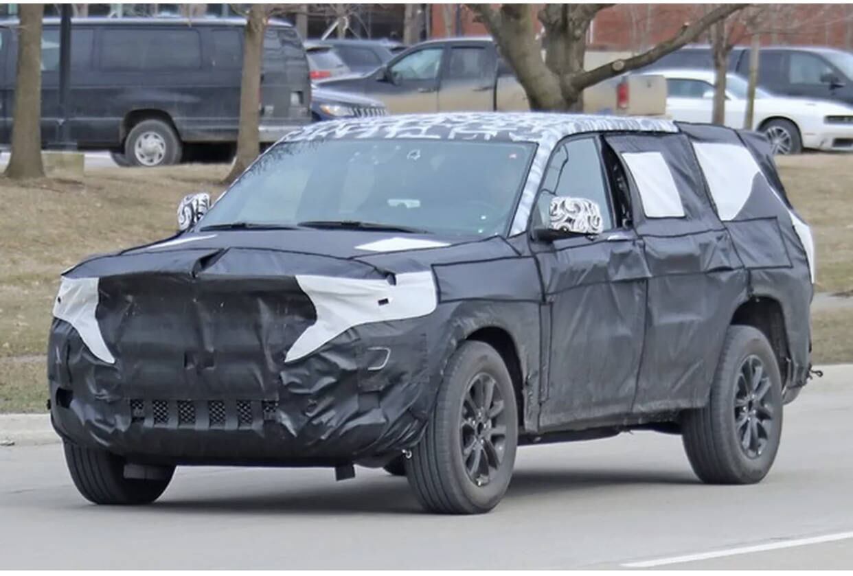 Testes de rodagem do Grand Wagoneer nos Estados Unidos; nosso será inspirado nesta versão