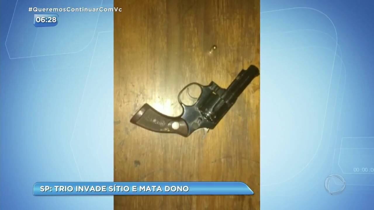 Junto com Josias, a polícia encontrou um
revólver calibre 32. A perícia agora vai definir se a arma é a mesma de onde
saiu o tiro que matou José Eleandro