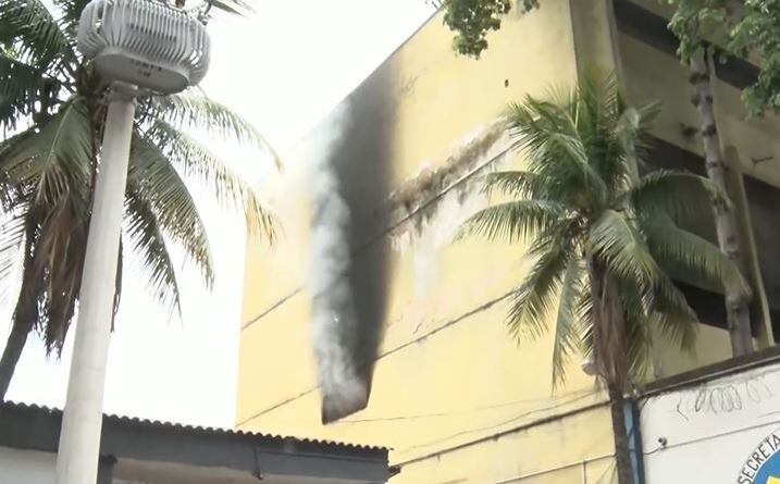 Bombeiros foram acionados por volta das 11h