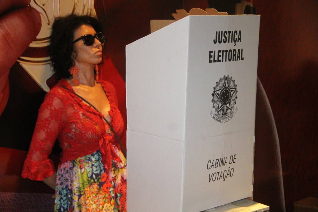 Ela precisou respirar fundo para não voltar a chorar 