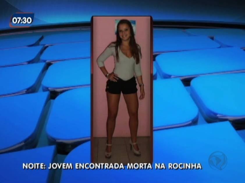 A Divisão de Homicídios assumiu o caso e convocou amigos e familiares da vítima para tentar levantar suspeitos do crime