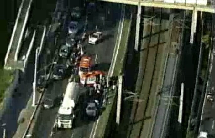 O acidente envolveu quatro veículos