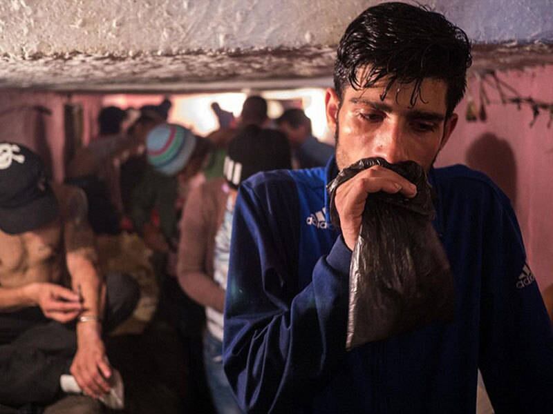 Também não é possível acabar com esses esconderijos, porque o sistema de esgotos do país é gigante, obra do governo de Nicolae Ceausescu — que queria proteger o país de possíveis bombardeios
