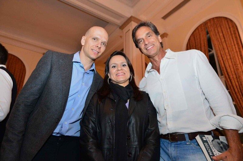 Celebridades, autoridades, empresários e jornalistas comparecem ao pré-lançamento do segundo volume da biografia do bispo Edir Macedo, Nada a Perder 2 — Meus desafios diante do impossível