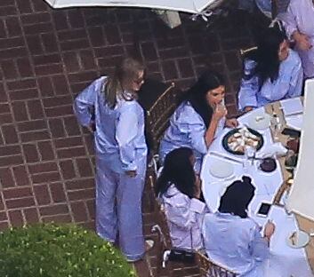 A socialite curtiu o chá de bebê com a família e amigas