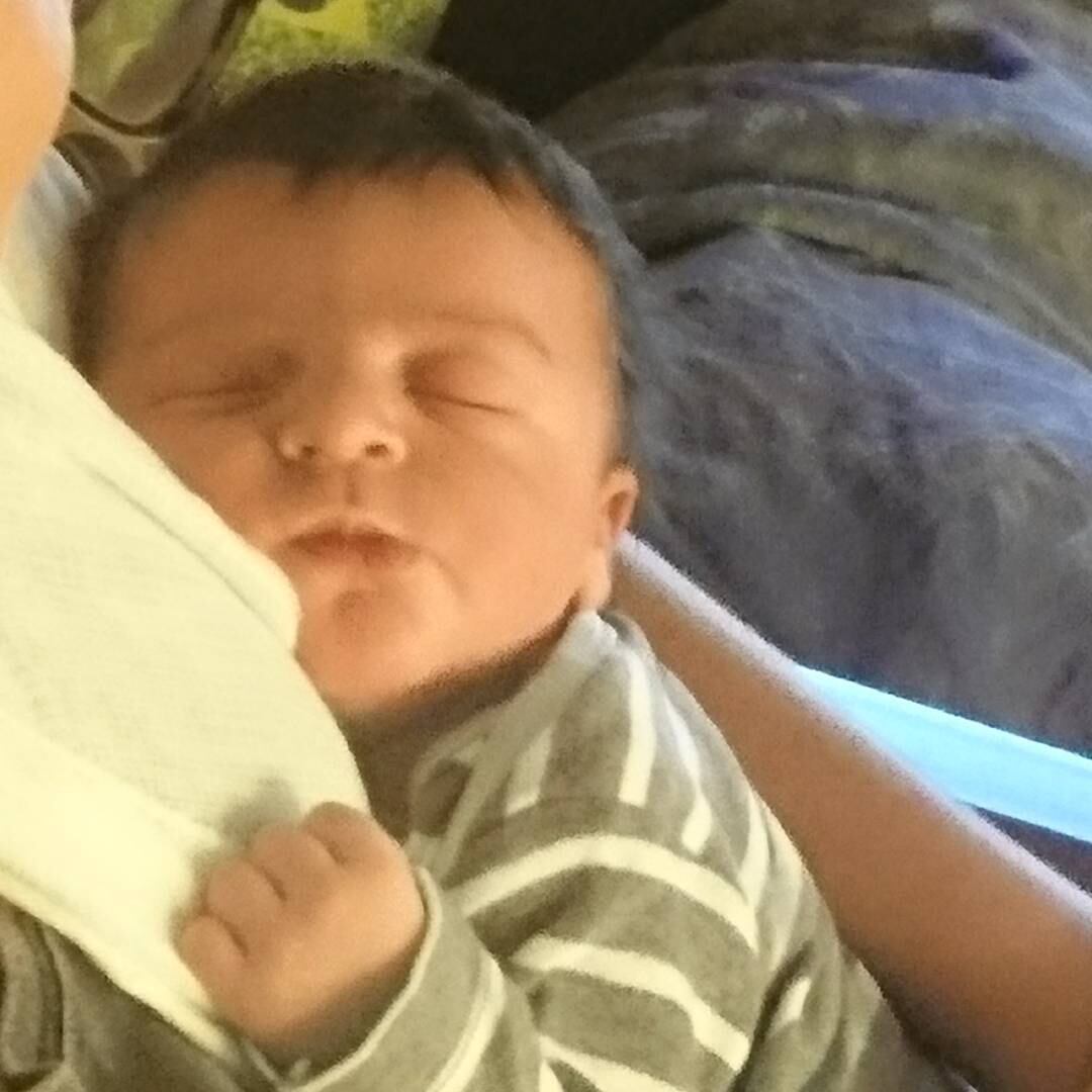 Nasceu, no último domingo (24), Zeus, o primeiro filho de Rebeca Gusmão. Nas redes sociais, a ex-atleta de 31 anos postou um recorte de jornal com uma foto dela e de Zeus.

— Seja bem-vindo, meu reizinho. Que papai do céu te dê muita saúde e te proteja sempre. Amor incondicional... Sentimento inexplicável. 
