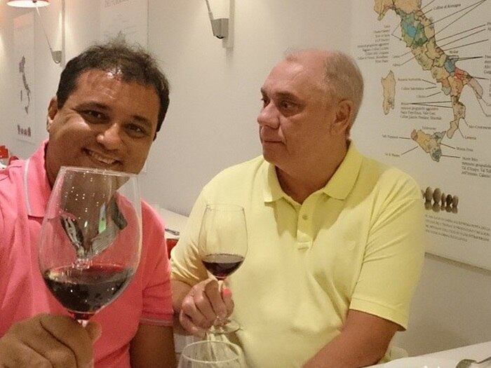 Apreciando um bom vinho, Geraldo elogiou: "Simpatia de homem..."
+ Assista aos destaques do último domingo (1º)!
+ Aproveite e confira as matérias do programa Domingo Show
+ Já curtiu a página do Domingo Show no Facebook? É só clicar!
+ Siga o Domingo Show no Twitter e receba conteúdos exclusivos!