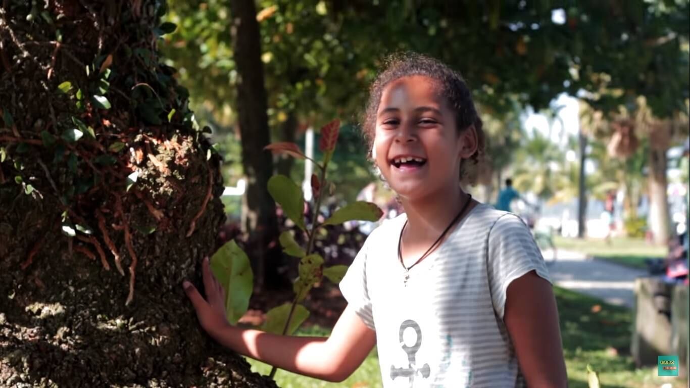 Manu atuando na série 'Turma da Goiaba'