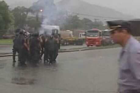 Após confusão com policiais, caminhoneiros liberaram a Anchieta