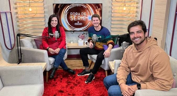 Atores conversam com a jornalista Ana Carolina Cury sobre a família de Davi