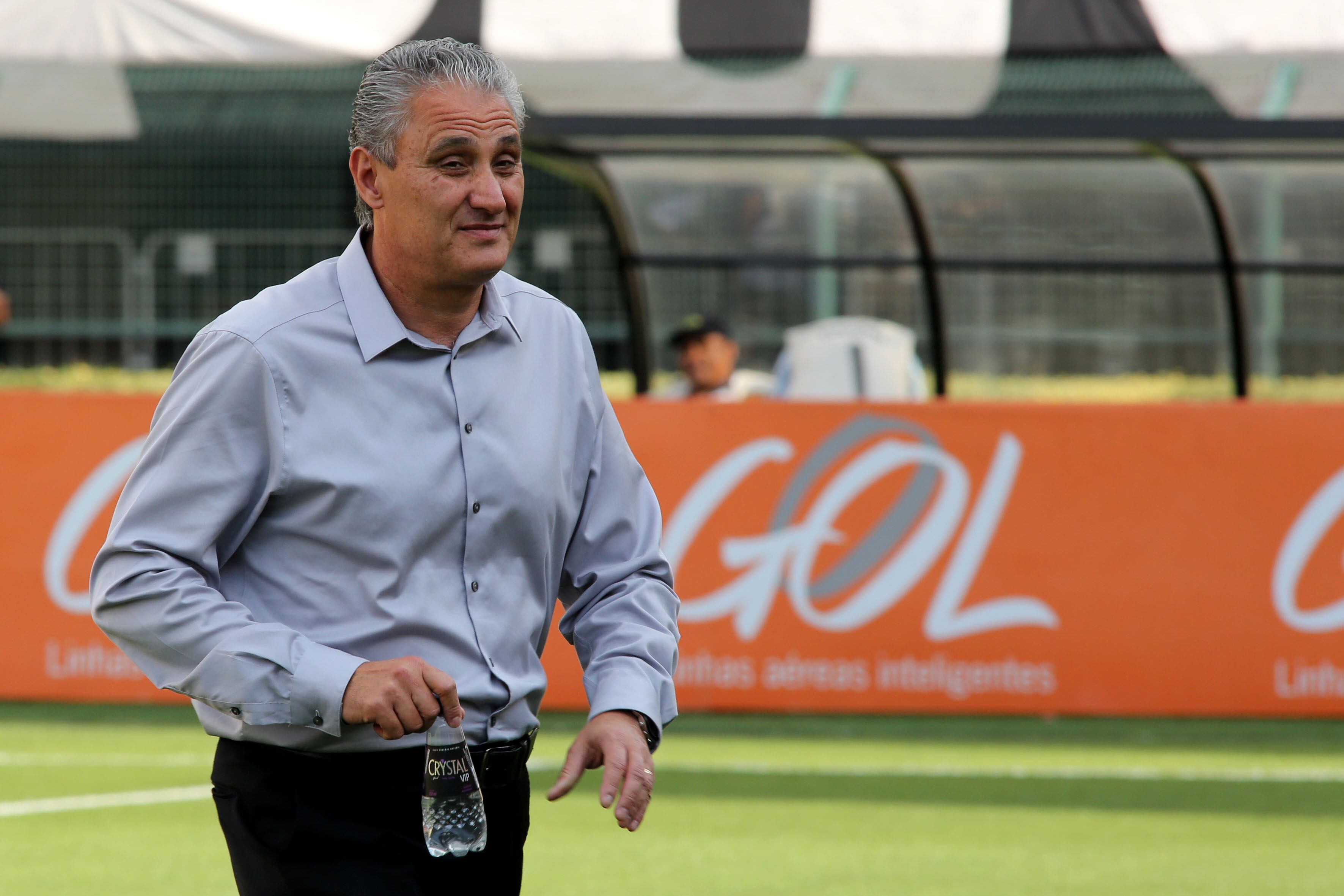 Uma proposta tentadora do futebol chinês poderá tirar o técnico Cuca do Atlético-MG. Pensando em 2014, o Galo estuda a contratação do técnico Tite, que não teve o seu contrato renovado com o Timão. Entretanto, esta não é a ideia inicial do comandante. Veja a seguir quais são seus planos