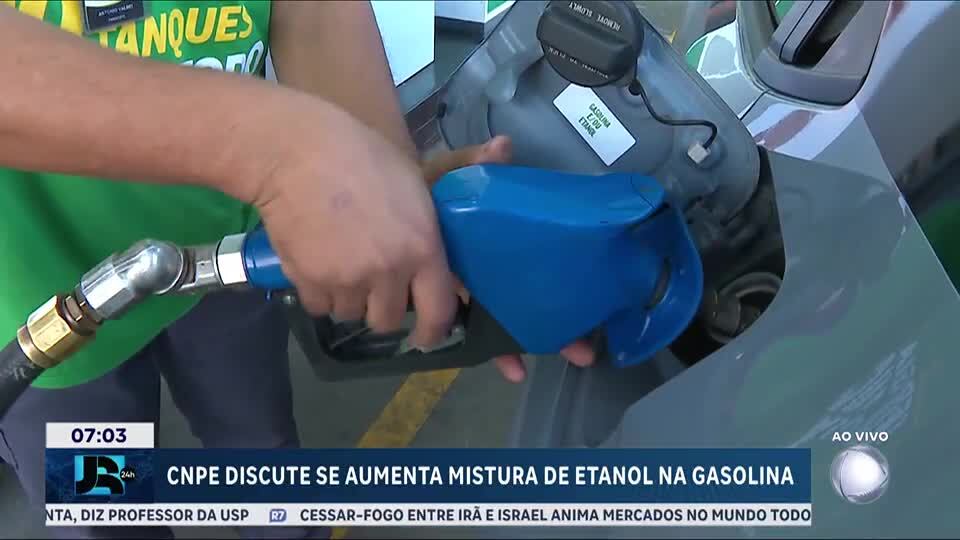 Governo pode aumentar mistura do etanol na gasolina para conter aumento de preço