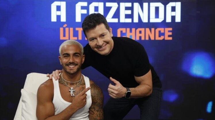 O Hora do Faro recebeu o último eliminado de A Fazenda 15, Yuri Meirelles, que deu adeus ao jogo após sentar pela primeira vez no temido banquinho da Roça. O ex-peão participou do quadro A Fazenda – Última Chance, e conversou com os jornalistas Felipeh Campos, Chico Barney, Keila Jimenez e a convidada Bárbara Saryne. Além disso, foi surpreendido com um encontro inesperado; confira tudo o que rolou!