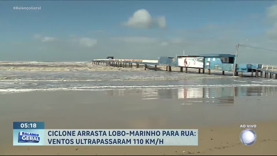 Ciclone extratropical atinge o Sul do Brasil e deixa estragos