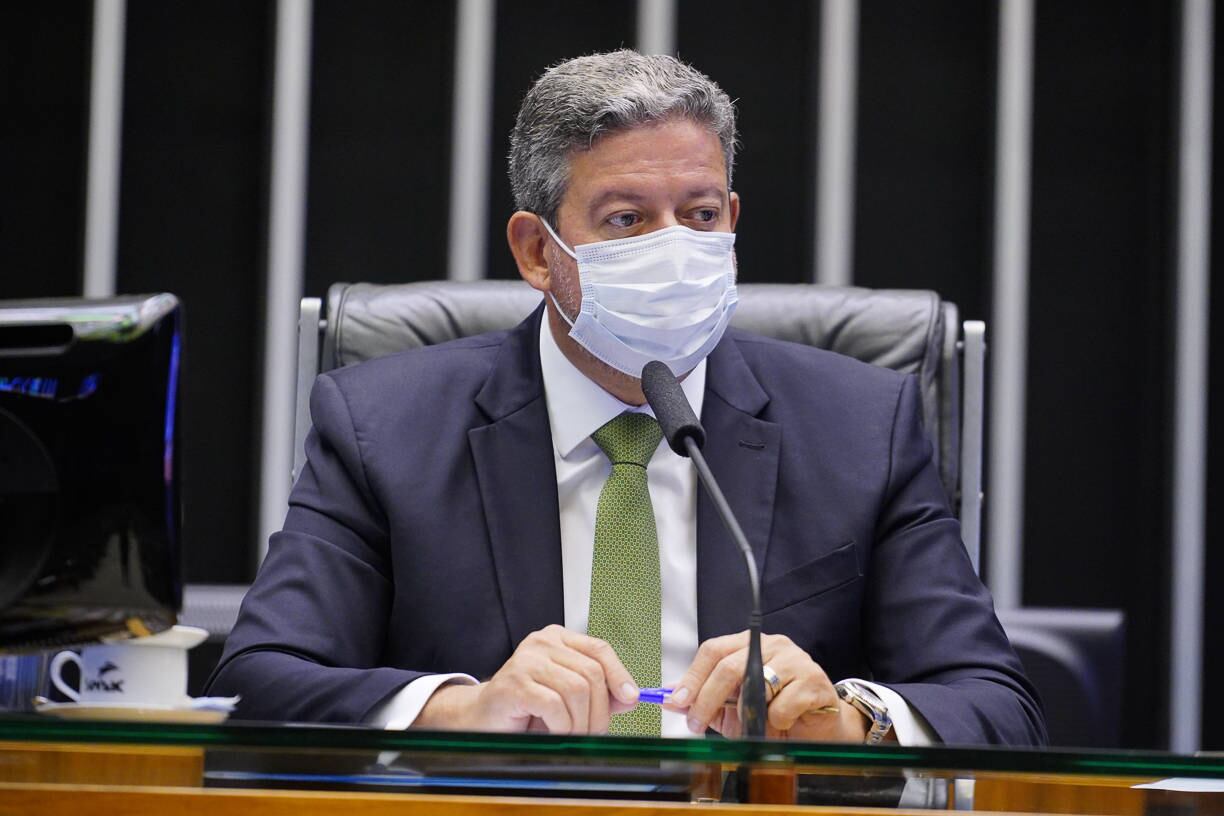 Arthur Lira trava batalhas na justiça há anos por suspeita de desvio de verbas públicas
