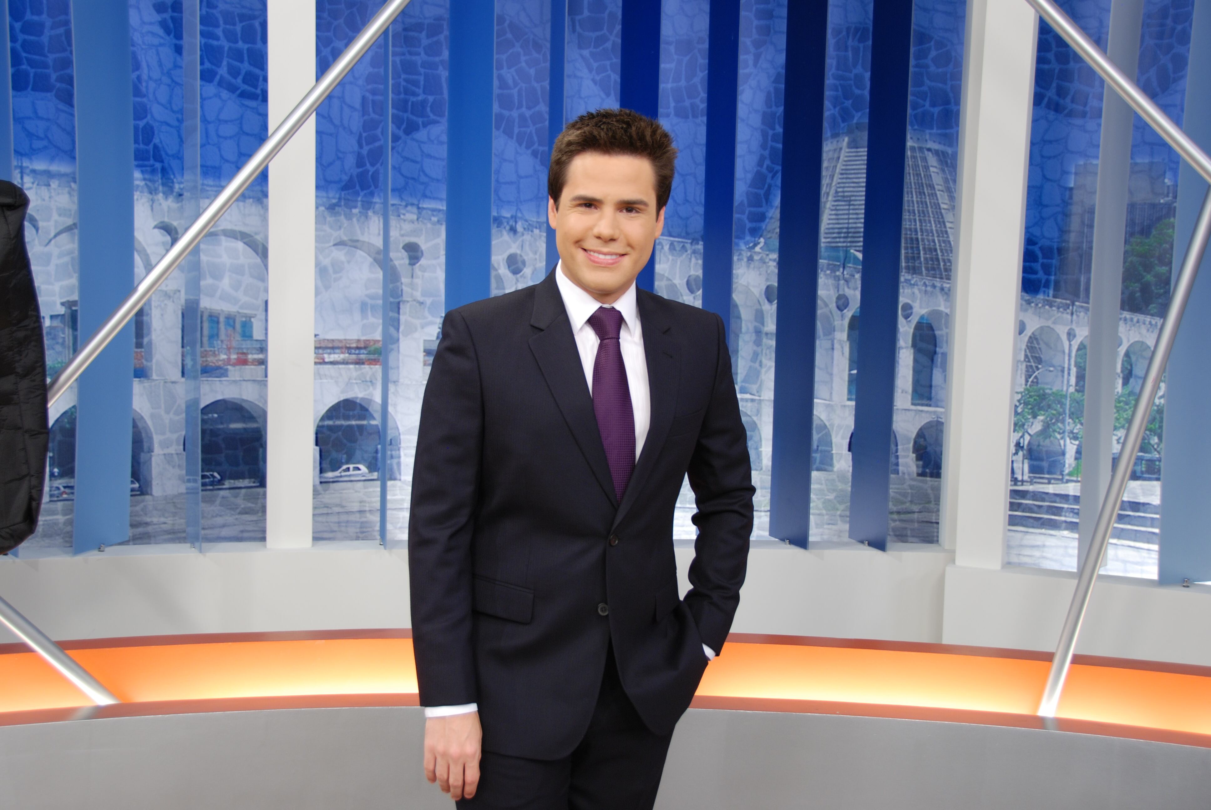 O jornalista concilia com o programa Cidade Alerta a apresentação do matutino Balanço Geral para todo estado do Rio de Janeiro 