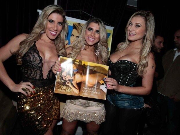 As gatas posaram para fotos