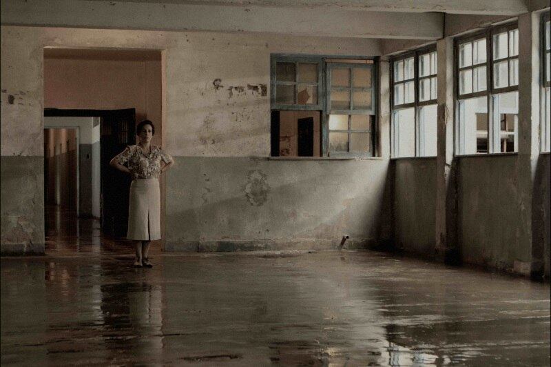 Gloria estava envolvida com outro filme na época, Flores Raras, e recebeu uma ligação inesperada.

— Ele me disse: "Você precisa fazer esse filme". Aí eu: "Qual filme?". Ele contou que tinha lido o roteiro e que eu precisava ser aquela mulher. É engraçado porque ele nunca lê os roteiros, não sei o que deu nele [risos]