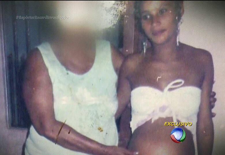 A primeira
vítima dos canibais foi Jéssica da Silva Pereira. Em 2008, ela trabalhava para Jorge
como doméstica quando desapareceu. Tinha apenas 17 e já era mãe. Segundo a Justiça,
ela foi assassinada na casa de Jorge, em Olinda, na Grande Recife

• VÍDEO: Canibais de Garanhuns contam detalhes de como matavam e consumiam a carne das vítimas
• No R7 Play você assiste ao Repórter Record Investigação quando e onde quiser. Experimente!
