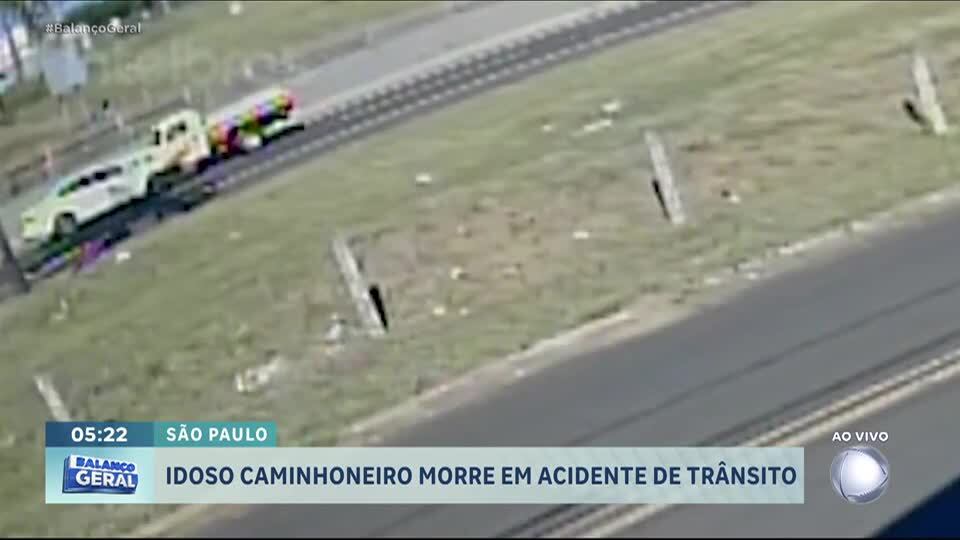 Caminhoneiro de 79 anos após entrar na contramão e bater de frente com veículo em Franca (SP)